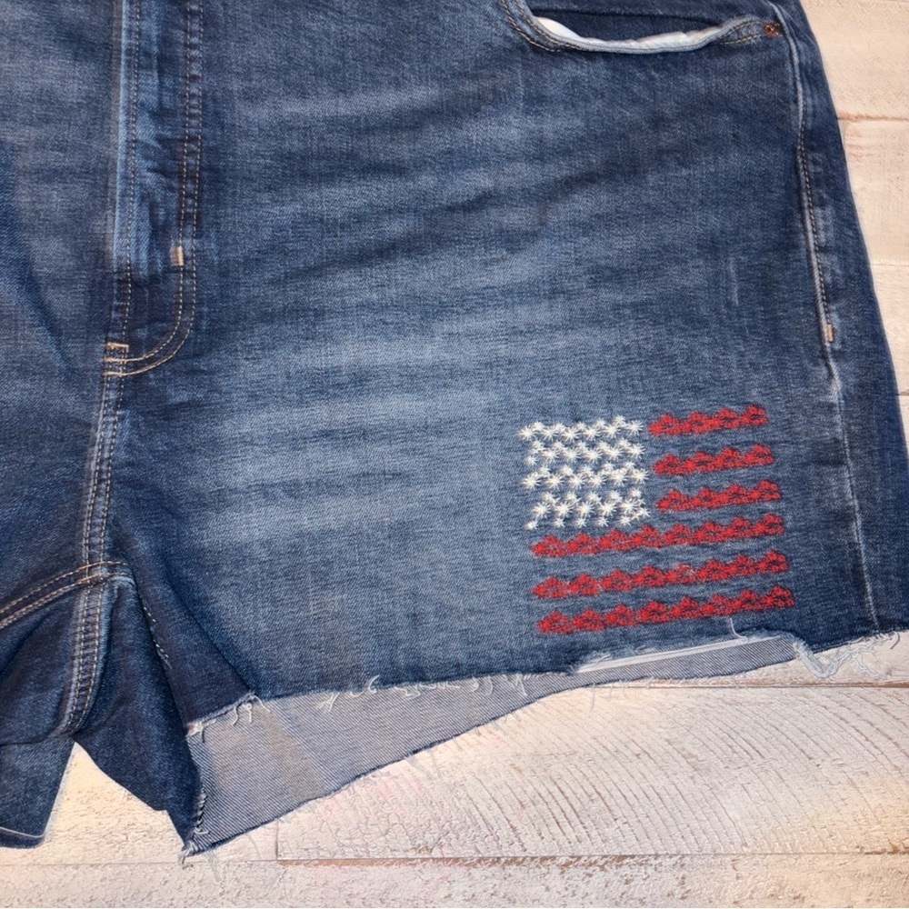 Old Navy high rise Og straight pockets Plus size 28 Denim Shorts American Flag - Picture 9 of 13